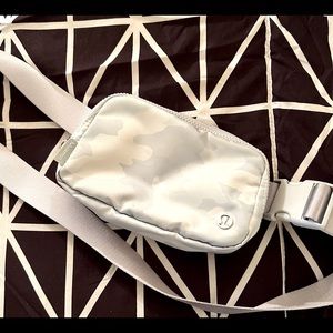 Lululemon Everywhere Belt Bag
